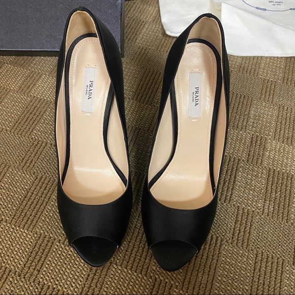 Authentic Prada heels - Picture 5 of 10